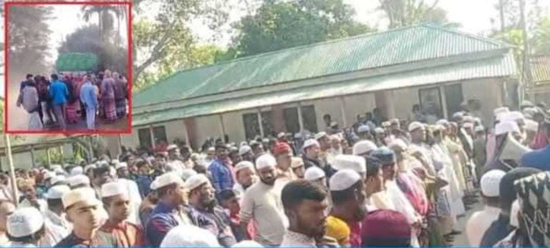 পাবনার সাঁথিয়ায় দাঁড়িয়ে থাকা করিমন ট্রাকের চাপায় নিহত বেড়ে চারজন : জানাজা নামাজ অনুষ্ঠিত