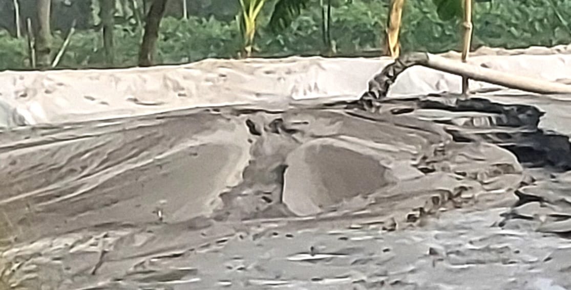 গোপালগঞ্জে প্রশাসনের নির্দেশ অমান্য করে ড্রেজার মেশিন দিয়ে অবৈধভাবে বালু উত্তোলন করলেন এক প্রভাবশালী