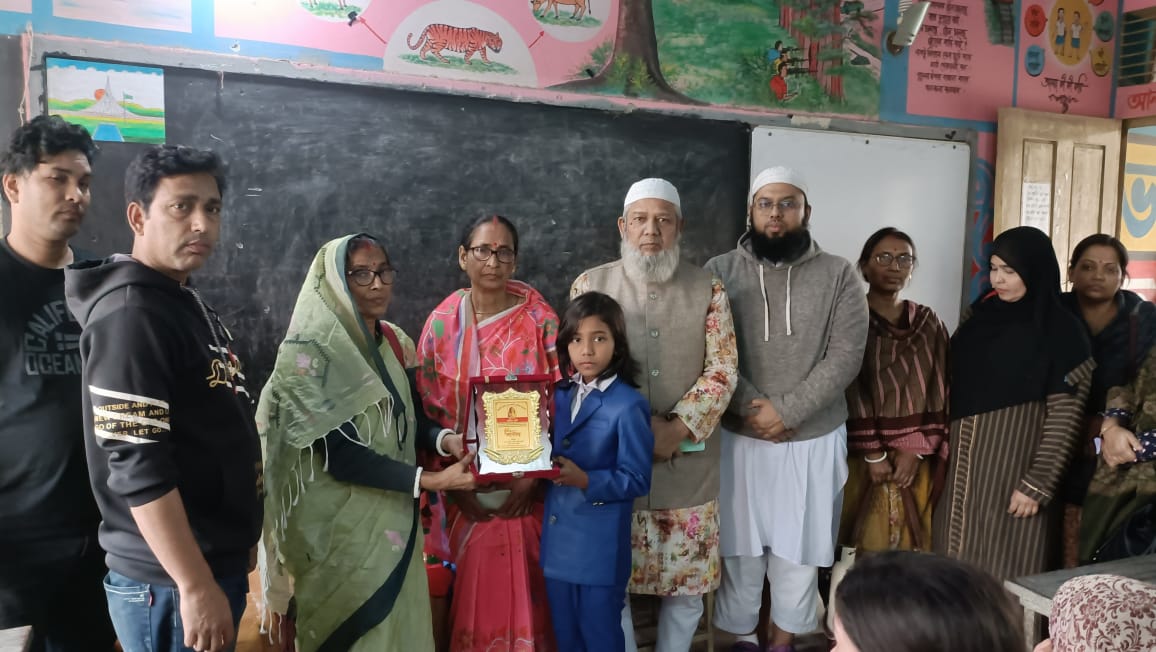 রিকাবী বাজার সরকারি প্রাথমিক বিদ্যালয়ে সহকারী শিক্ষিকা প্রতীমা রানীর বিদায় সংবর্ধনা অনুষ্ঠিত