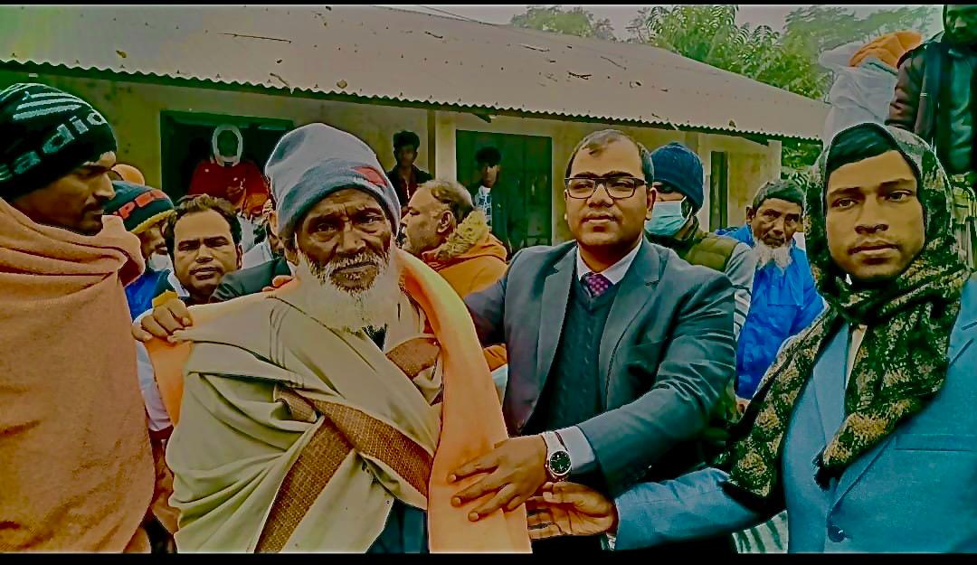 ফরিদপুরের চরভদ্রাসনে ঘন কুয়াশা উপেক্ষা করে চরাঞ্চলে উপজেলা প্রশাসনের কম্বল বিতরণ