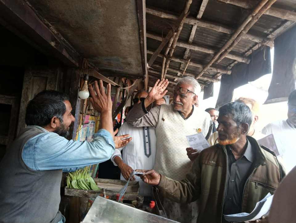 বিএনপি মনোনীত প্রার্থী আবু সাঈদ চাঁদের চারঘাট পৌর এলাকায় গণসংযোগ