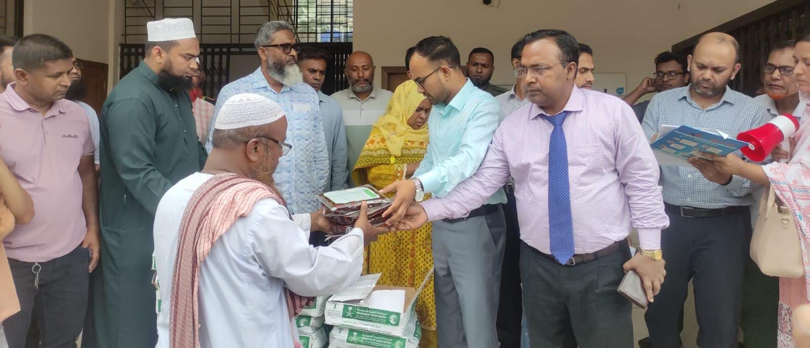 মাগুরায় ৯২ কাটুন সৌদি আরব খেজুর বিতরণ