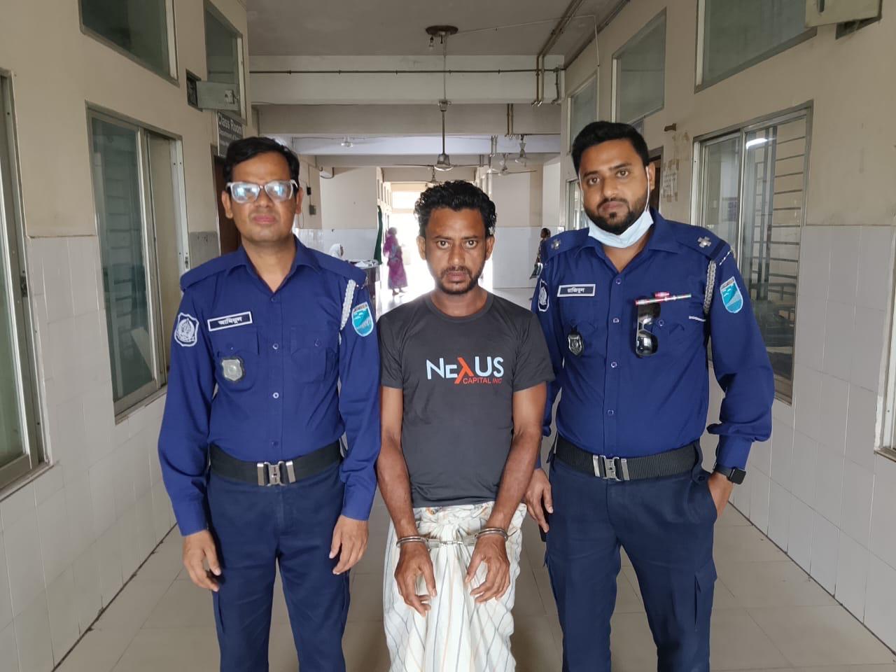 সংবাদ প্রকাশের ৭২ ঘণ্টার মধ্যেই রব বেপারী আটক : স্বস্তি ফিরেছে এলাকায়