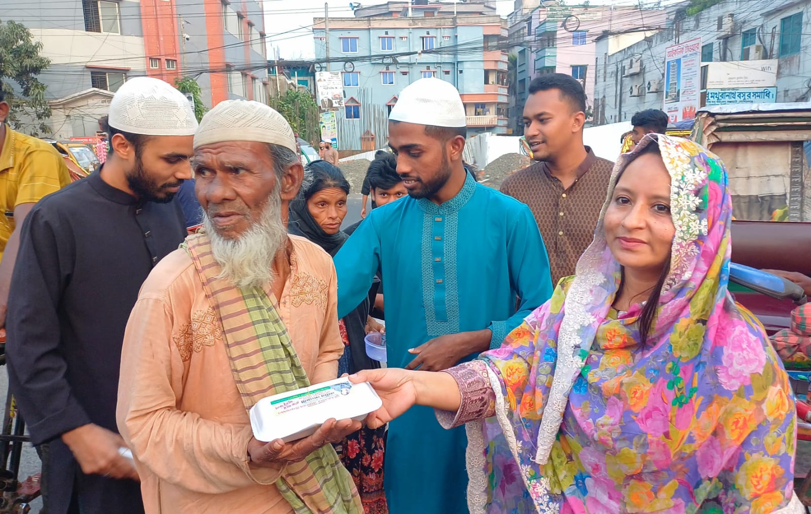 গোপালগঞ্জে অসহায়দের মাঝে ইফতার বিতরণে পৌরসভার মেয়র প্রার্থী এনসিপির ফেরদৌস আমিনা পুতুল