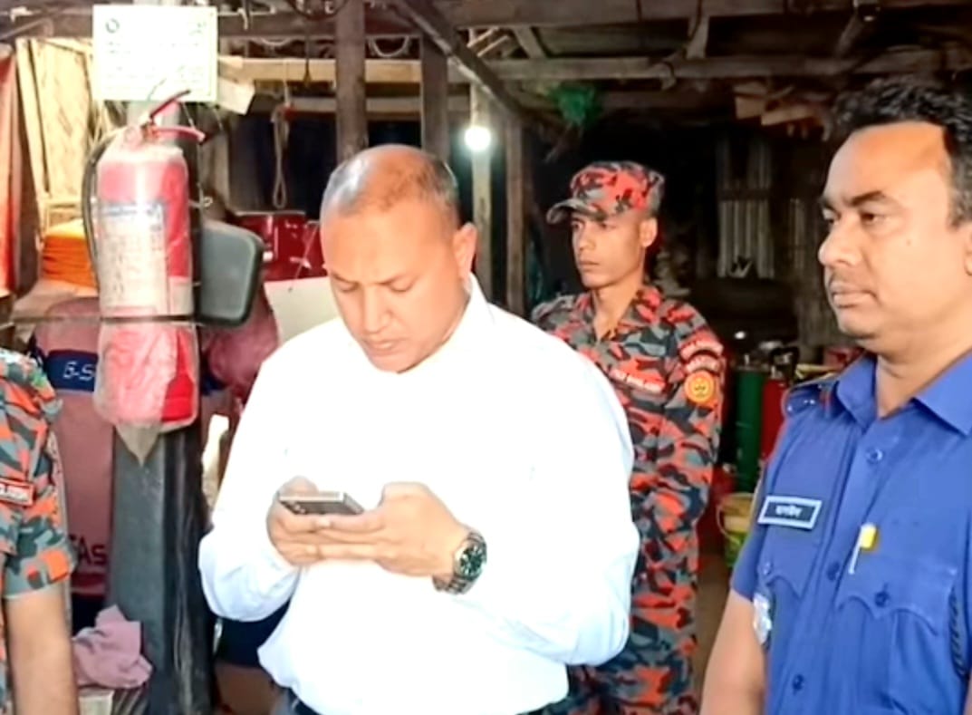 মুকসুদপুরে ভ্রাম্যমান আদালতের অভিযান, অবৈধ জ্বালানি তেল ও এলপিজি গ্যাস মজুদের দায়ে অভিযুক্তকে ২০ হাজার টাকা জরিমানা
