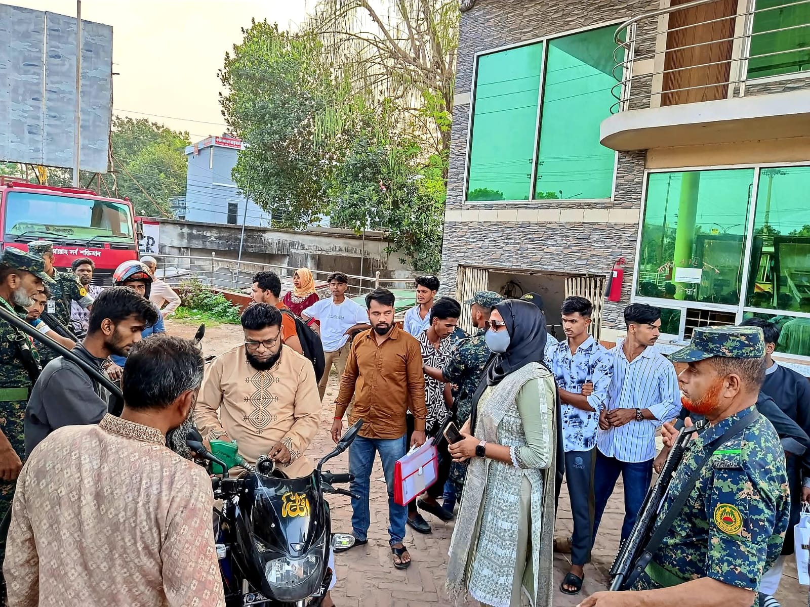 গোপালগঞ্জে ভ্রাম্যমান আদালতের অভিযান, দুটি বাস কাউন্টারকে অর্থ জরিমানা