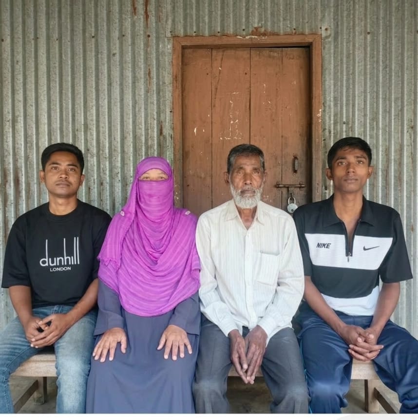 মাগুরার শ্রীপুরে ১১ বছরের বকেয়া বেতন ভাতাদি না পেয়ে এক শিক্ষক পরিবারের মানবেতর জীবন যাপন