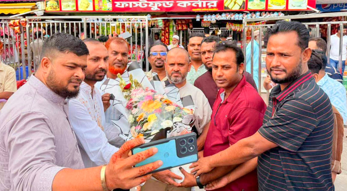 পবিত্র ওমরাহ পালন শেষে দেশে ফিরেছেন ১০নং হবিরবাড়ী ইউনিয়ন যুবদলের সাধারণ সম্পাদক জিয়াউর রহমান জিয়া