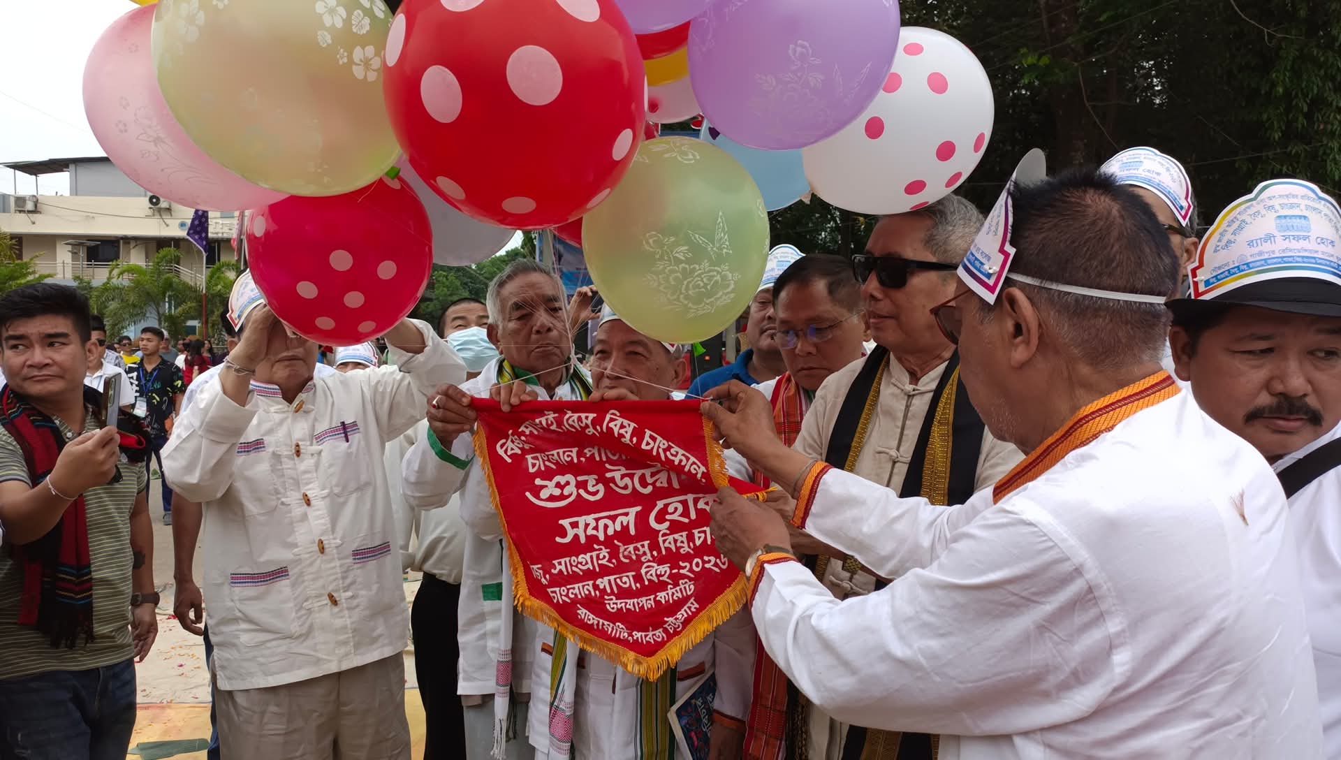 বর্ণাঢ্য আয়োজনে রাঙামাটিতে বিজু-সাংগ্রাই-বৈসু-বিষু উৎসবের উদ্বোধন