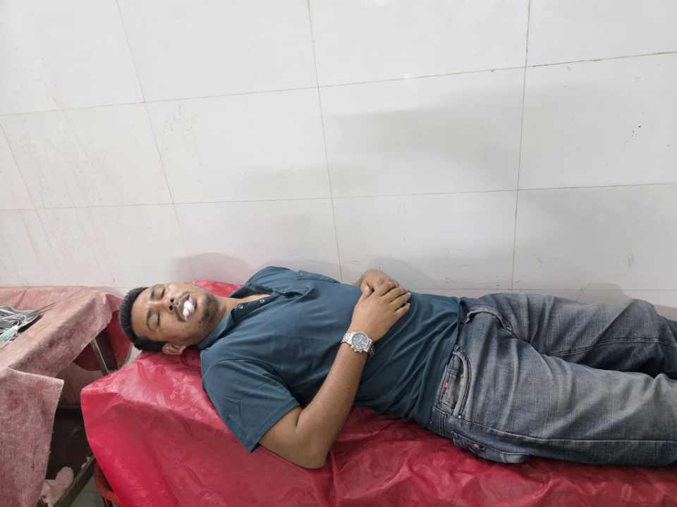 মাদ্রাসার মাটি লুটের খবর প্রকাশ : সাংবাদিকের ওপর নৃশংস হামলা