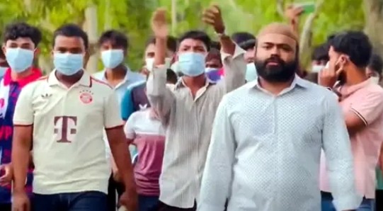 কাশিয়ানীতে শেখ মুজিবের ম্যুরালে কালিলেপন, ছাত্রলীগের প্রতিবাদ