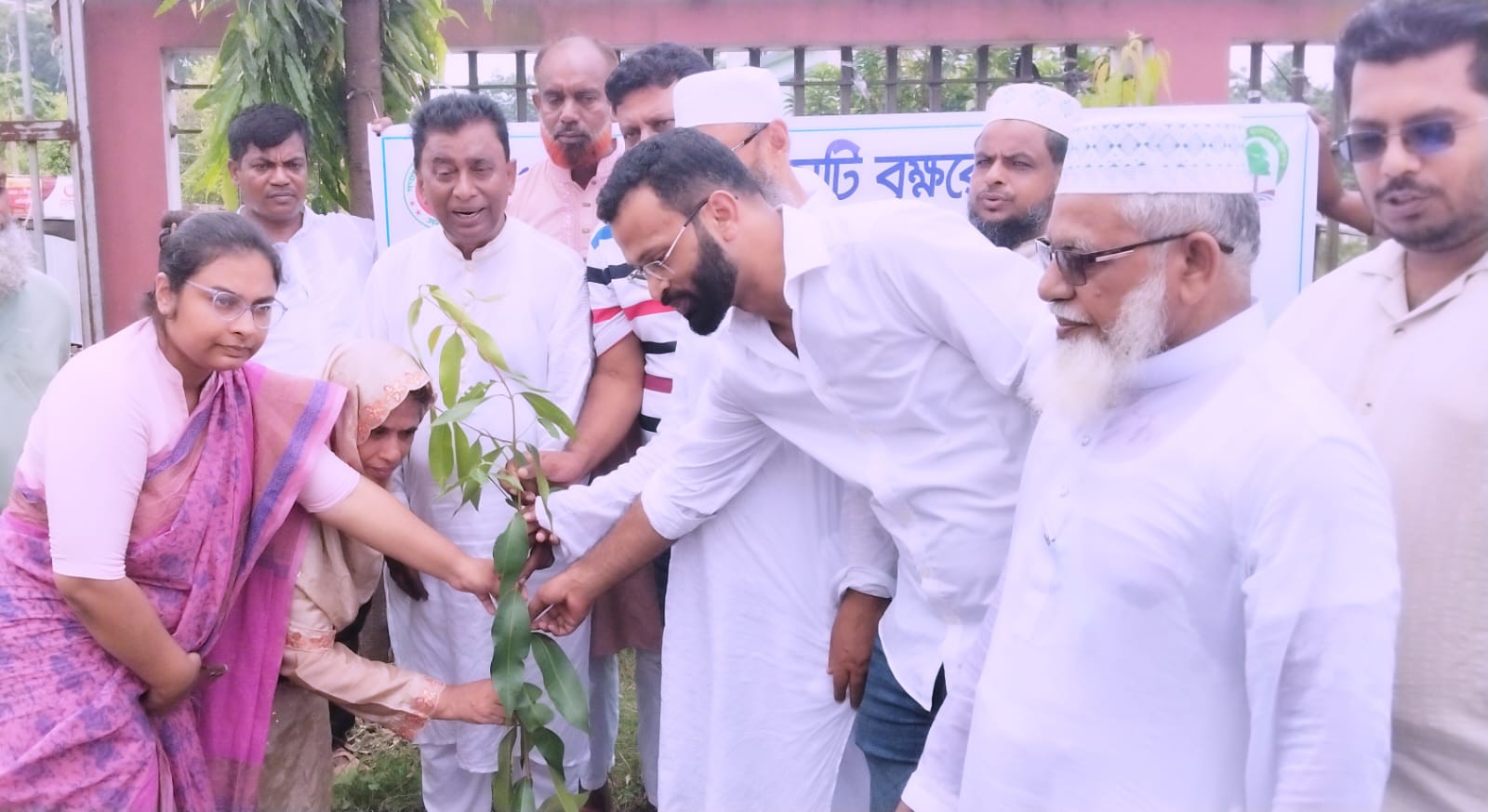 কোটালীপাড়ায় বৃক্ষরোপণ কর্মসূচির সূচনা