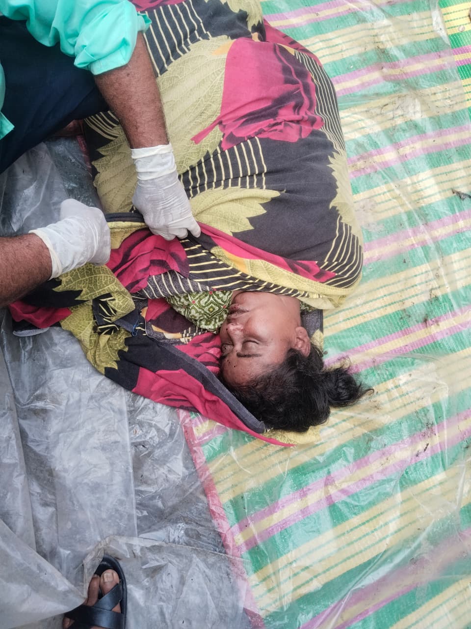 কোটালীপাড়ায় গৃহবধূকে পিটিয়ে হত্যার অভিযোগ, স্বামী পলাতক