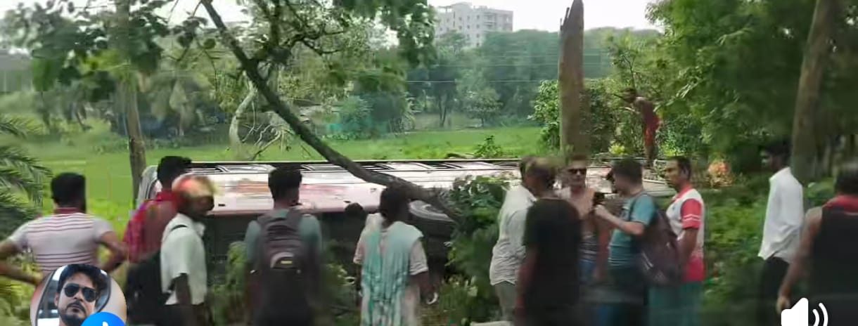 গোপালগঞ্জে দুটি বাস ও ট্রাকের মুখোমুখি সংঘর্ষ, নিহত-১, আহত-৩০
