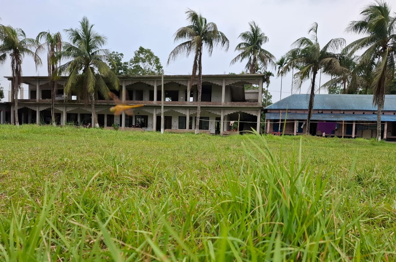 কাশিয়ানীতে মাদ্রাসায় চুরি, রক্ষা পেল না কবরস্থানও