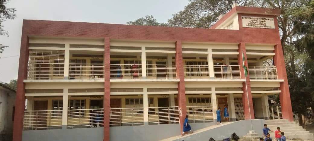 গোপালগঞ্জের মুকসুদপুরে স্কুল কমিটির সভাপতি, প্রধান শিক্ষক ও নৈশ প্রহরীর দুর্নীতির প্রতিবাদকারীর বিরুদ্ধে মামলার অভিযোগ