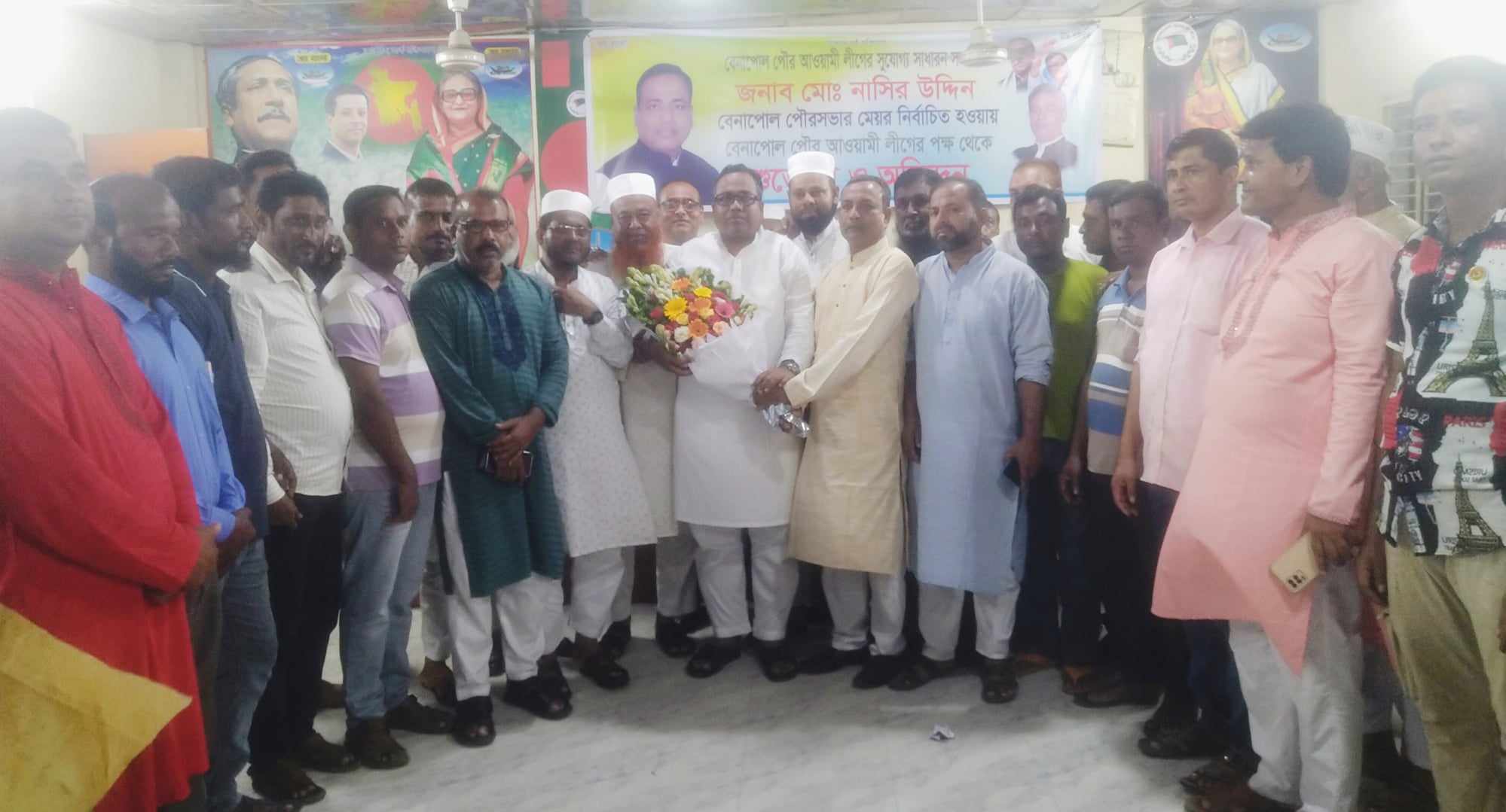 যশোরের বেনাপোল পৌর আওয়ামীলীগের পক্ষ থেকে নির্বাচনে নির্বাচিত মেয়রকে সংবর্ধনা