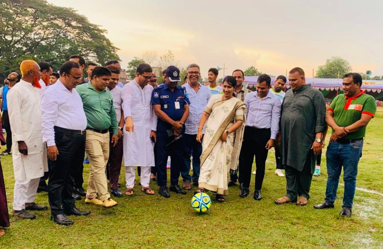 উপজেলা প্রশাসন গোল্ড কাপ ফুটবল টুর্নামেন্ট উদ্বোধন