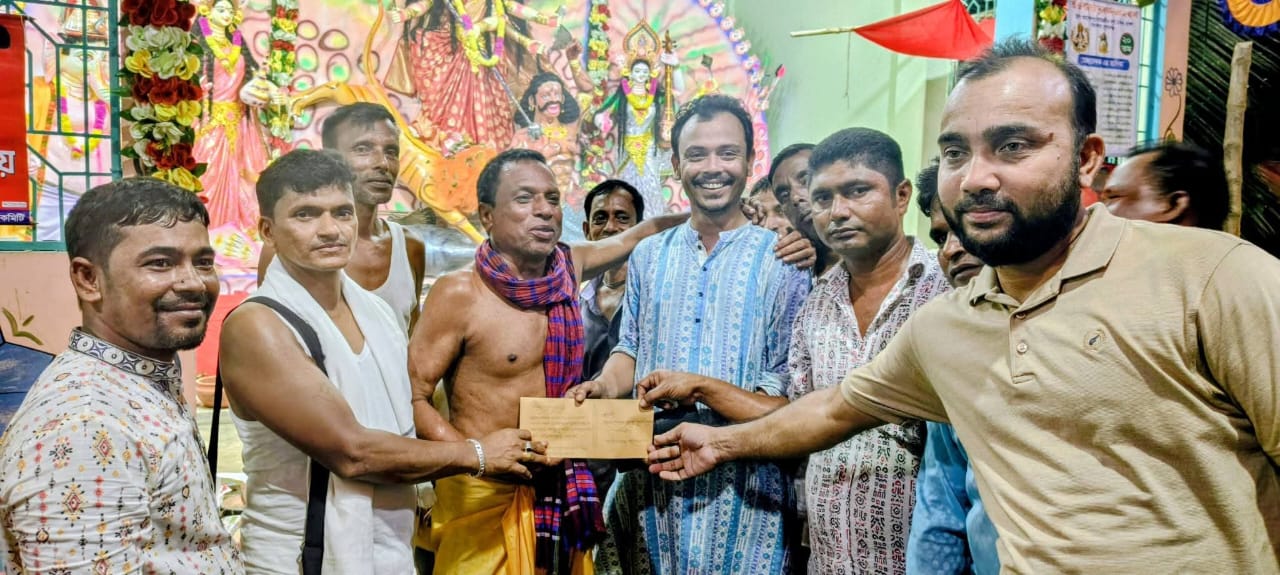সুনামগঞ্জের মধ্যনগরে পূজা মণ্ডপে ঘুরছেন মিজানুর রহমান মিনু
