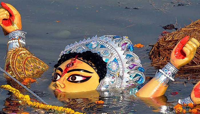 বিসর্জনের মধ্যদিয়ে শেষ হলো পাইকগাছর সনাতন ধর্মাবলম্বীদের শারদীয় দুর্গোৎসব