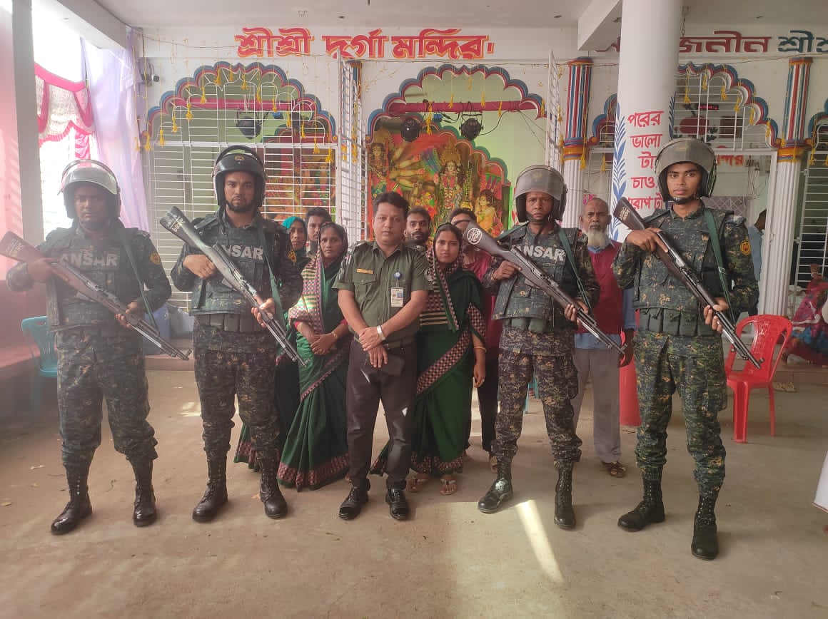 কোটালীপাড়ায় আনসার সদস্যদের অংশগ্রহণে বিভিন্ন মন্ডপে শারদীয় দুর্গা পূজা শান্তিপূর্ণ ভাবে অনুষ্ঠিত হয়েছে