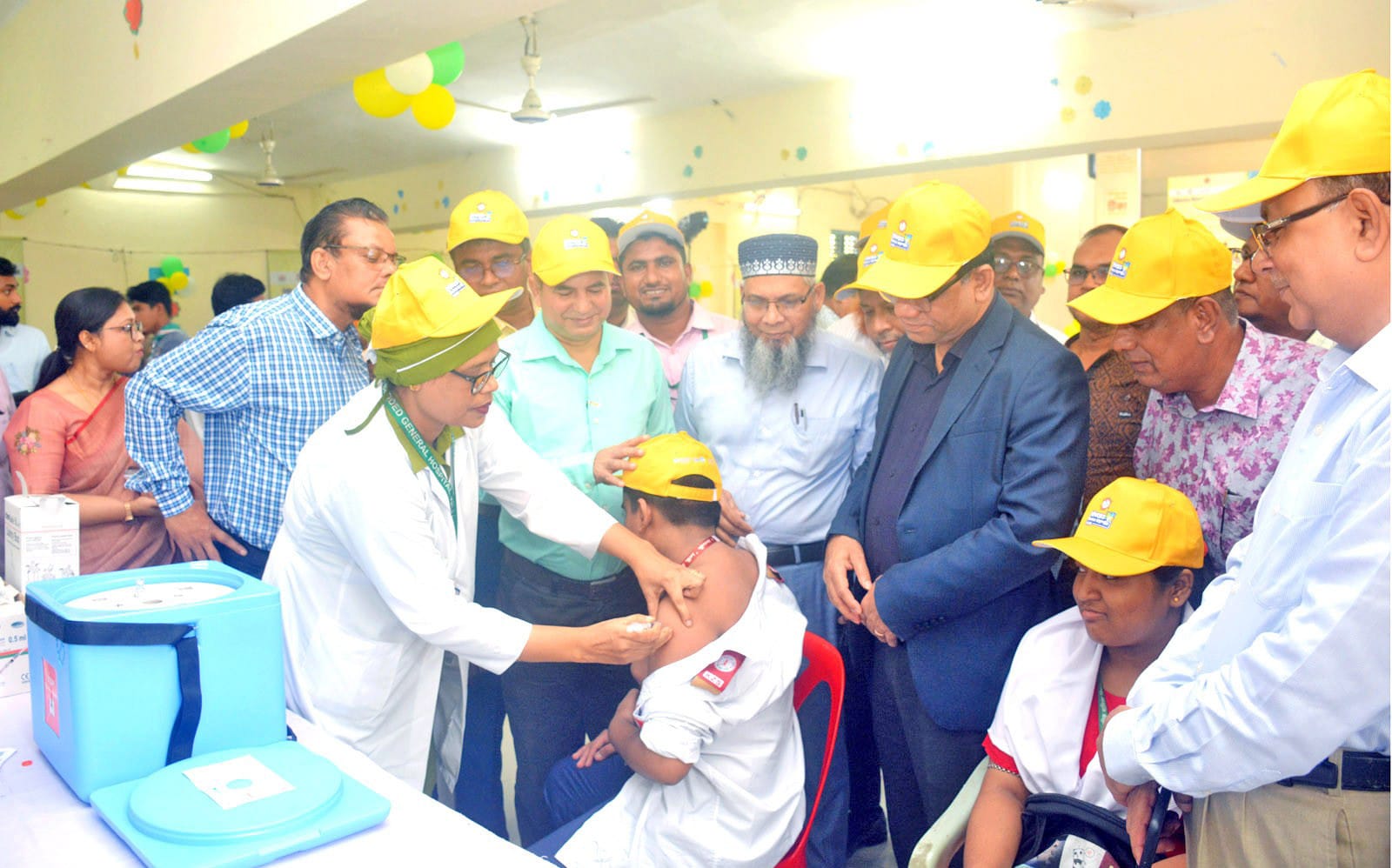 টাইফয়েড টিকাদান ক্যাম্পেইন উদ্বোধন করলেন কেসিসি প্রশাসক