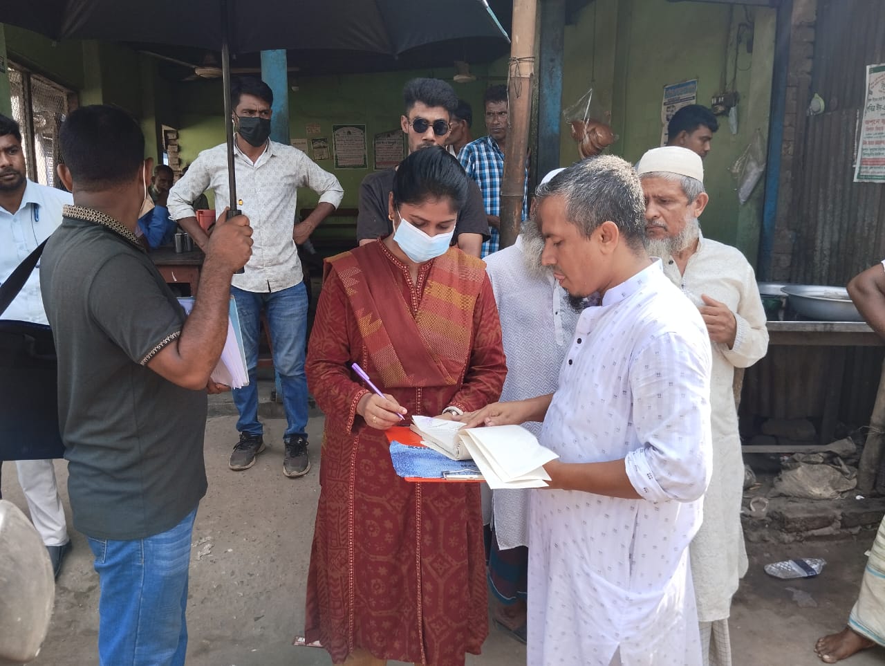 রায়পুরায় যানজট নিরসনে ভ্রাম্যমাণ আদালত, ১০’জনকে জরিমানা