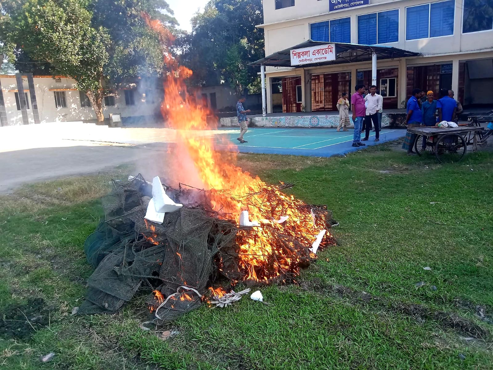 কোটালীপাড়ায় নিষিদ্ধ চায়না জাল ধ্বংস