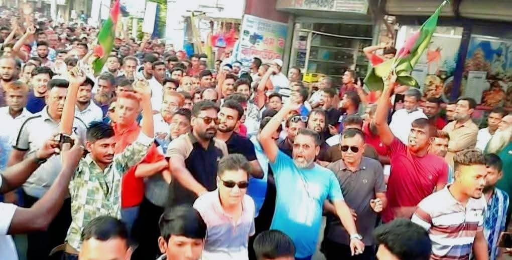 পাইকগাছায় তৃণমূল বিএনপির নেতা কর্মীদের একটাই দাবি, অনতিবিলম্বে উপজেলা বিএনপির সাবেক সাধারণ সম্পাদক এনামুলের বহিস্কার আদেশ প্রত্যাহার