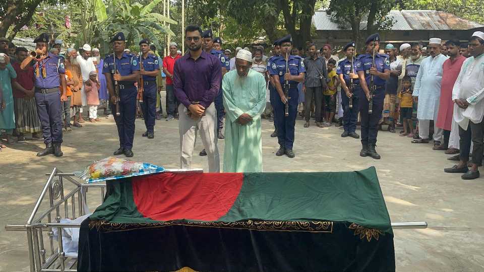 রাজশাহীর চারঘাটে বীর মুক্তিযোদ্ধার ইন্তেকাল, রাষ্ট্রীয় মর্যাদায় দাফন