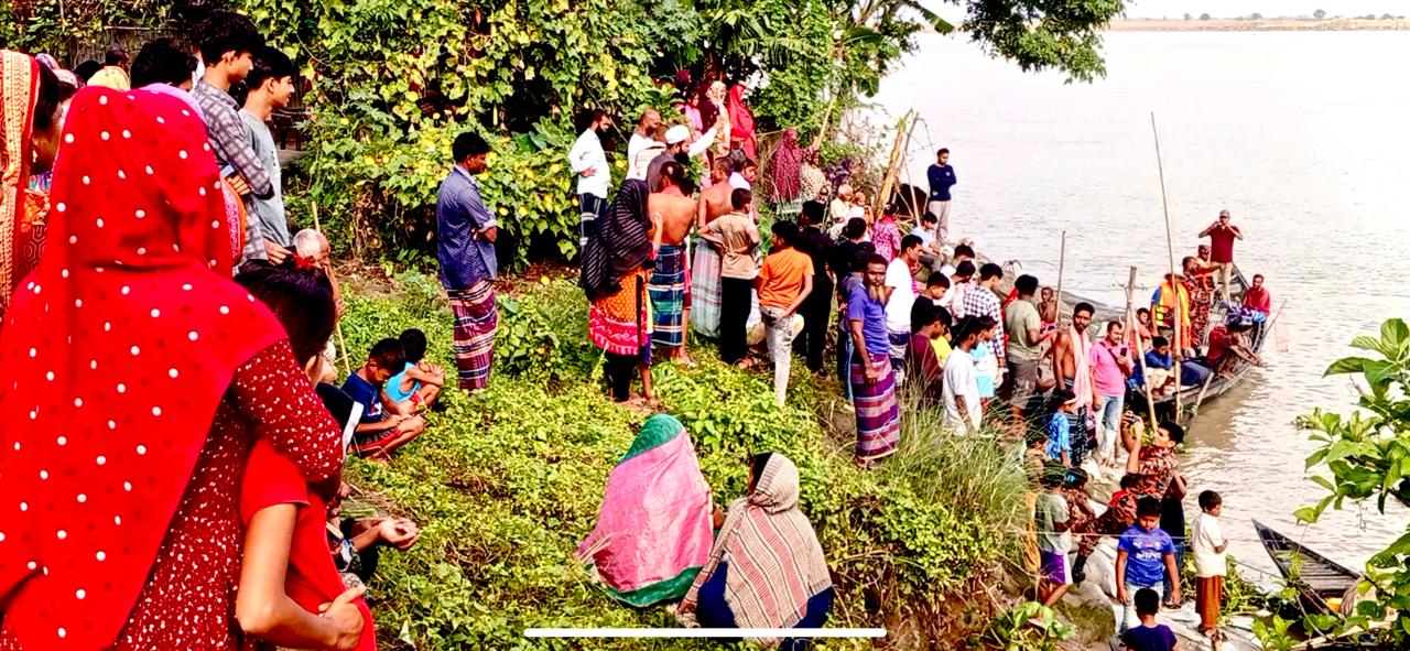 ফরিদপুরের চরভদ্রাসনে পদ্মা নদীতে পড়ে নিখোঁজ দেড় বছরের শিশু খাদিজা দ্বিতীয় দিনেও উদ্ধার হয়নি শিশুটির মরদেহ