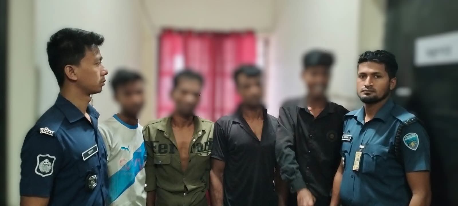 রাঙ্গামাটিতে মাদকবিরোধী বিশেষ অভিযান : ৪ কারবারি ও সেবী গ্রেফতার