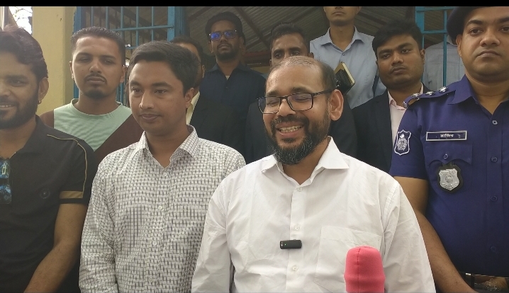 সুনামগঞ্জের মধ্যনগরে হাওর রক্ষা বাঁধ পরিদর্শনে জেলা প্রশাসক ইলিয়াস মিয়া