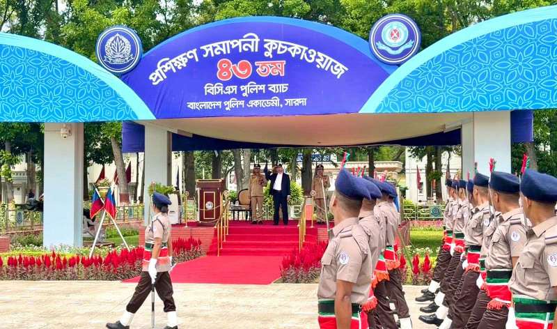 বর্তমান পোশাকে পুলিশ সদস্যরা সন্তুষ্ট নয় : স্বরাষ্ট্রমন্ত্রী