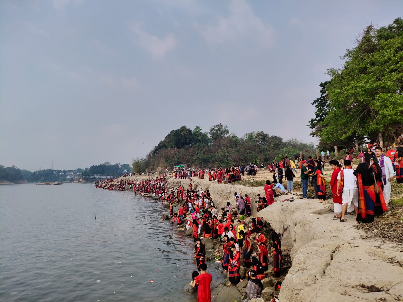 ফুল বিজুর মধ্য দিয়ে রাঙামাটিতে বর্ণিল বর্ষবরণ উৎসবের সূচনা