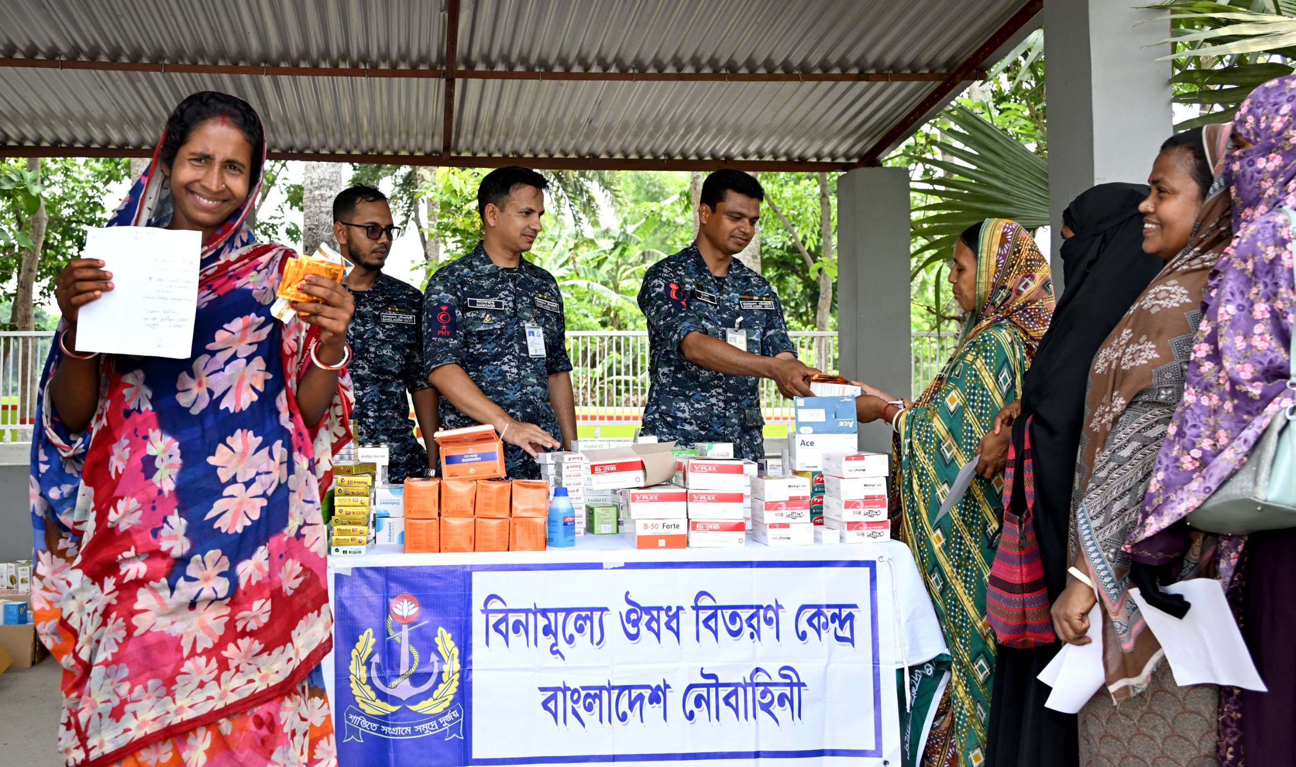 খুলনার কয়রায় বাংলাদেশ নৌবাহিনীর বিনামূল্যে চিকিৎসা সেবা প্রদান