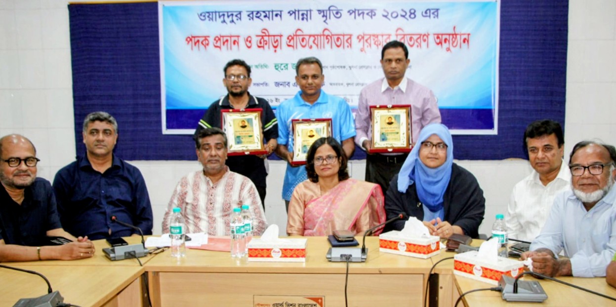 সাংবাদিক ওয়াদুদুর রহমান পান্না স্মৃতি পদক-২০২৪’ এর পদক প্রদান
