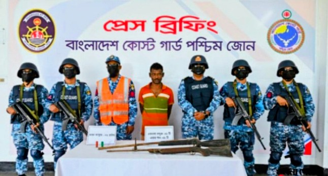 সুন্দরবনে কোস্ট গার্ডের অভিযানে ছোট সুমন বাহিনীর সেকেন্ড ইন কমান্ড আটক