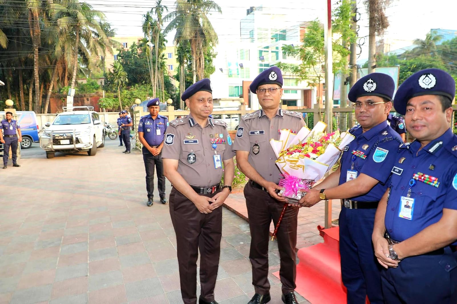গোপালগঞ্জ জেলা সফর ও আইন-শৃঙ্খলা বিষয়ক বিশেষ মতবিনিময় সভায় অংশ নিলেন আইজিপি মোঃ আলী হোসেন