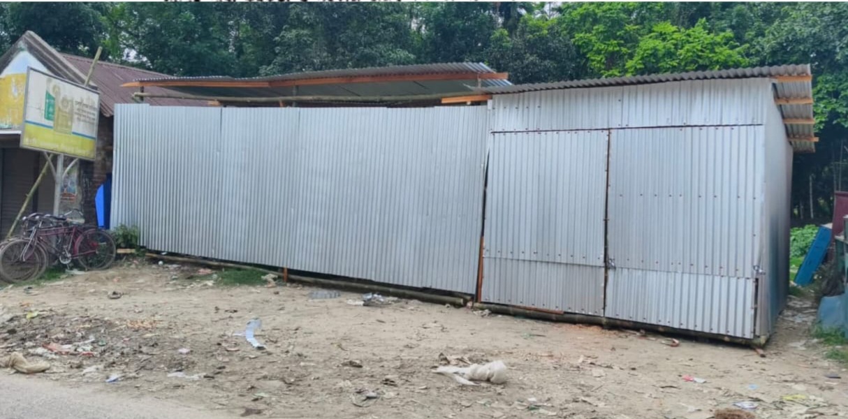 শ্রীপুরে রাতের আধাঁরে সরকারি জমি দখল করে দোকানঘর নির্মাণ : সংশ্লিষ্ট কর্তৃপক্ষের আশু হস্তক্ষেপ কামনা