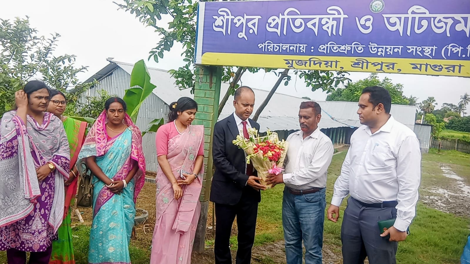 মাগুরার শ্রীপুর প্রতিবন্ধী ও অটিজম বিদ্যালয় পরিদর্শন করেছেন মাগুরার জেলা প্রশাসক