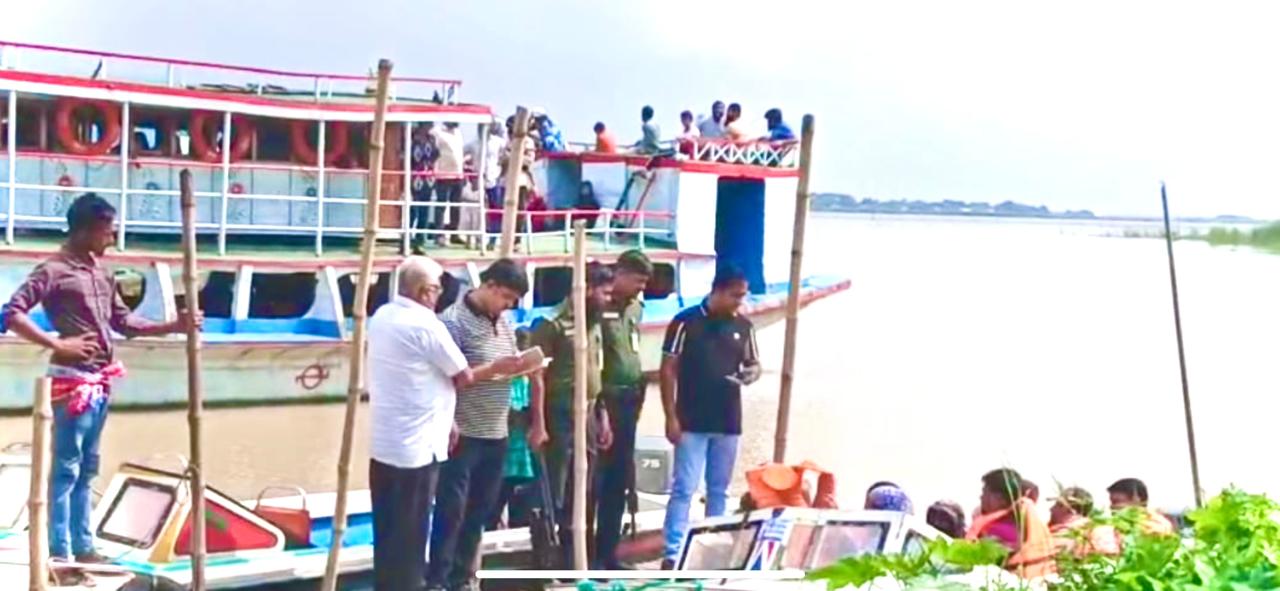 ফরিদপুরের চরভদ্রাসনে অতিরিক্ত ভাড়া ও যাত্রী পরিবহনে গোপালপুর ঘাট সংশ্লিষ্ট ব্যক্তির বিরুদ্ধে ভ্রাম্যমাণ আদালতের জরিমানা