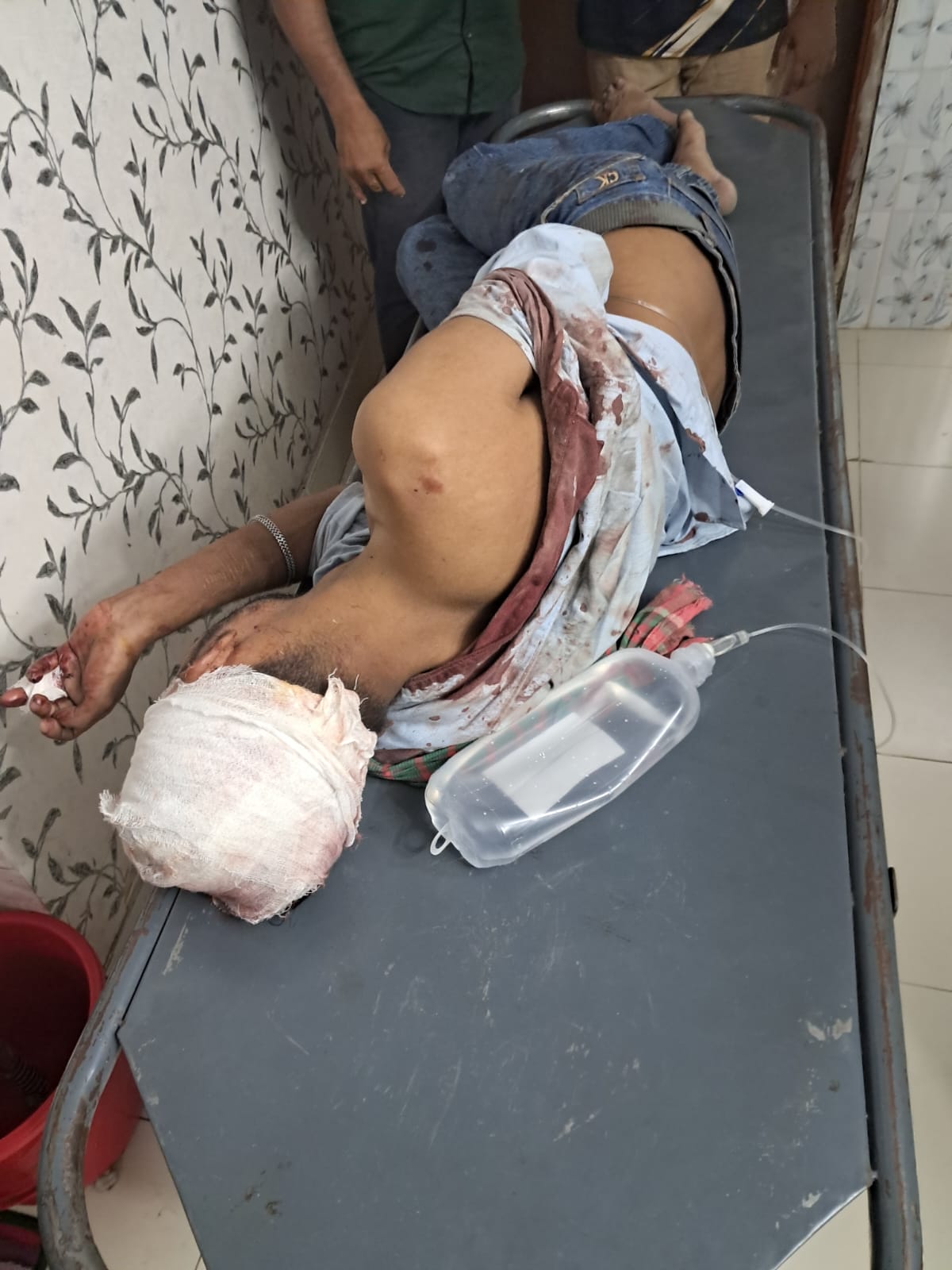 গোপালগঞ্জে পূর্ব বিরোধের জেরে এক যুবকের ওপর হামলার অভিযোগ উঠেছে সন্ত্রাসী অন্তর বাহিনীর বিরুদ্ধে