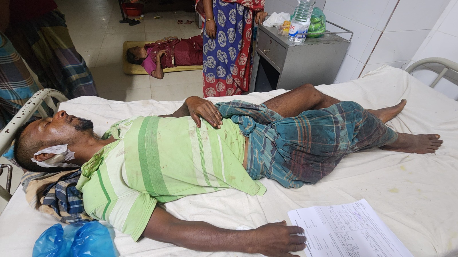 গোপালগঞ্জে পাট ব্যবসায়ীকে কুপিয়ে নগদ টাকা ছিনিয়ে নেওয়ার অভিযোগ