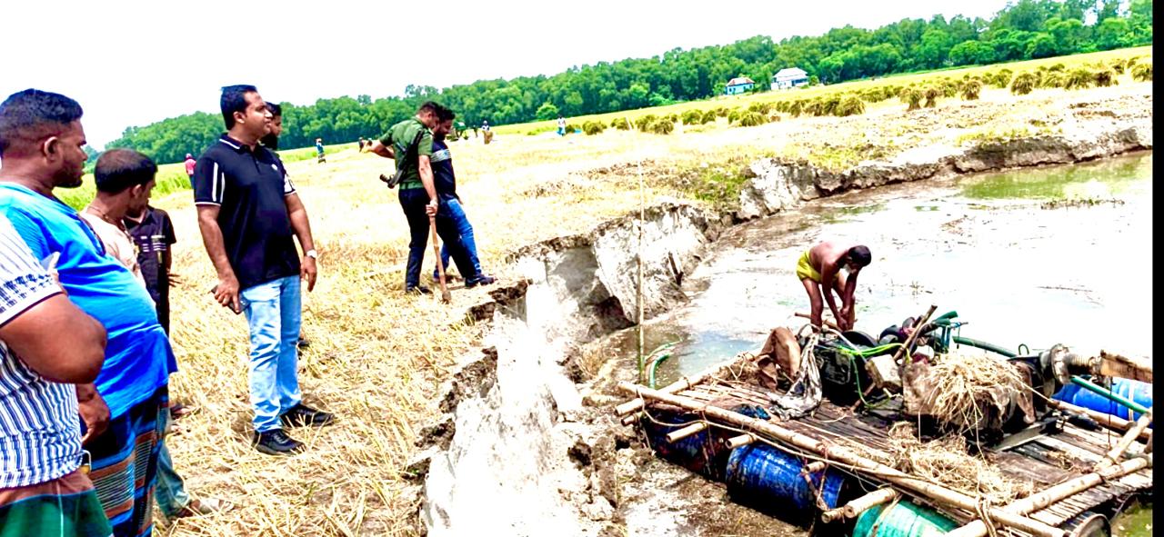 ফরিদপুরের চরভদ্রাসনে অবৈধ বালু উত্তোলন, জরিমানা সহ ৩ ড্রেজার মেশিন ধ্বংস