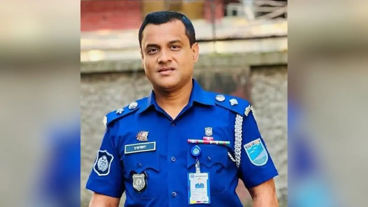 নিউজ শেয়ার করায় সরানো হলো, দাবি পুলিশ কর্মকর্তার