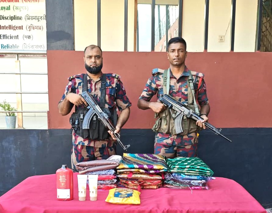 যশোর সীমান্তে অভিযান : মদ, সিরাপ ও চোরাচালানী পণ্যসহ পৌনে দুই লাখ টাকার মালামাল জব্দ করেছে বিজিবি