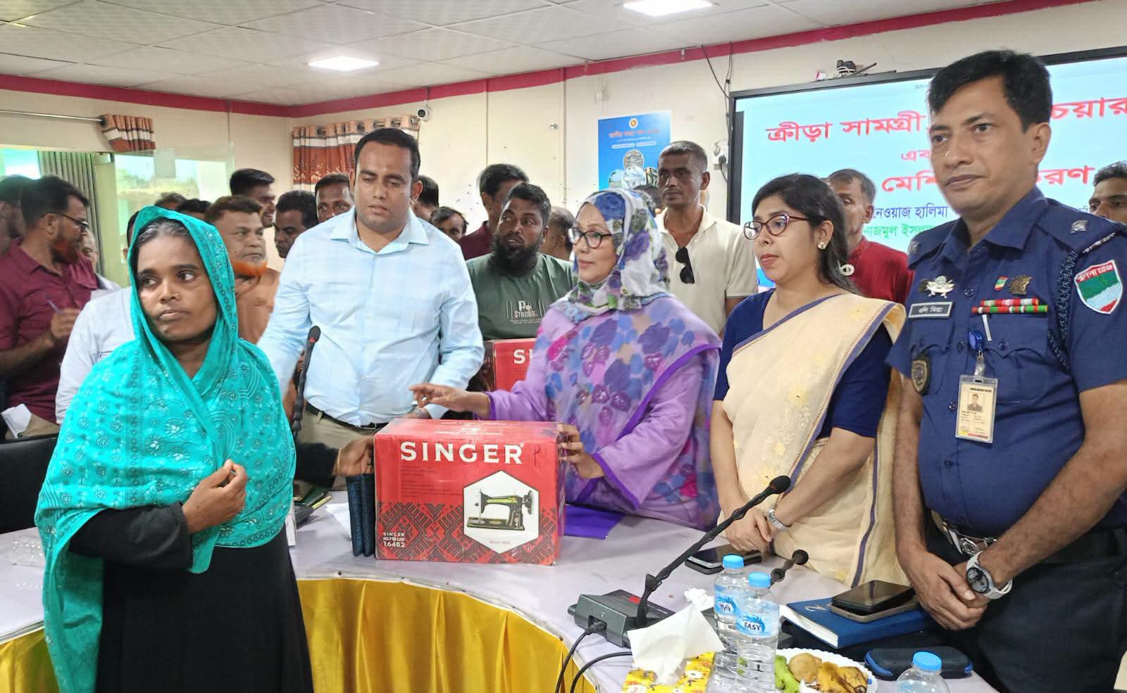 শ্রীপুরে মহিলা এমপি’র মতবিনিময় ও বিভিন্ন উপকরণ বিতরণ