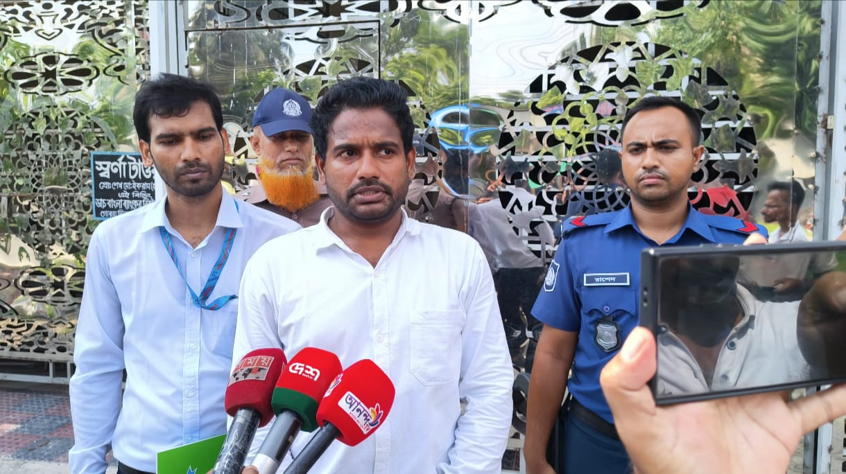 আদালতের নির্দেশে গোপালগঞ্জে স্বর্ণা টাওয়ারের রিসিভারের দায়িত্ব নিলো দুদক : মালিকপক্ষের ক্ষোভ
