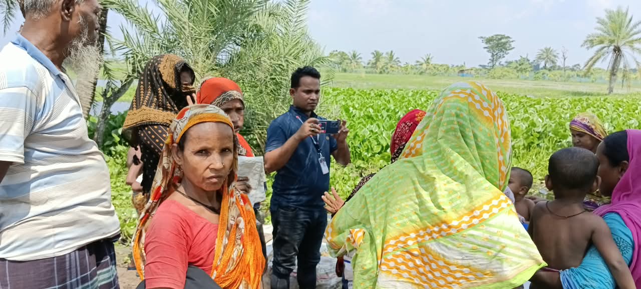 ডুমুরিয়ার বিস্তীর্ণ এলাকা জলমগ্ন : দুর্ভোগে হাজারো মানুষ